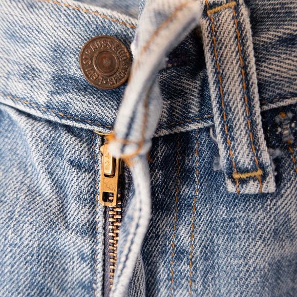 Vintage Levi's 517 Light Wash Denim High Waisted Bootcut Jeans // Size 26 X 29 - Picture 7 of 11